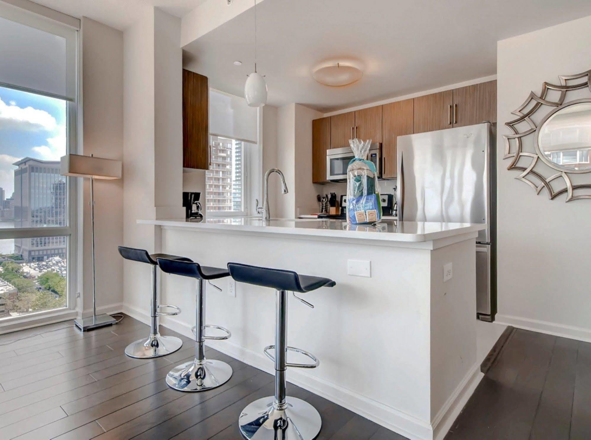 Global Luxury Suites At Newport Jersey City Exterior foto